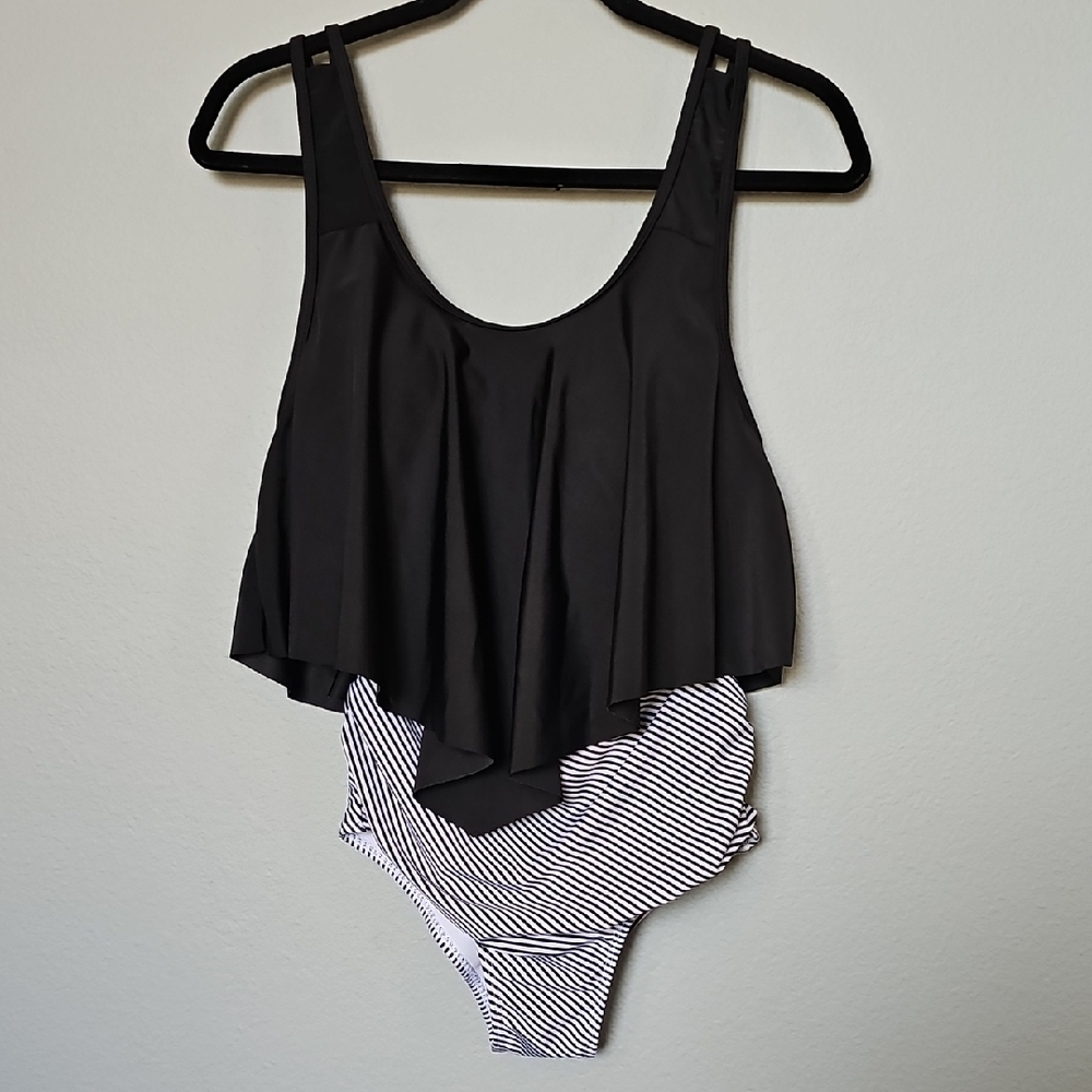 Black White New Striped Two Piece Bikini Ruffle Top Swimsuit Bathing Suit Medium